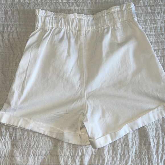 White paperbag waist highrise shorts - Picture 2 of 2